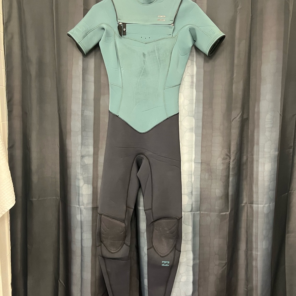 Women’s wetsuit size 6